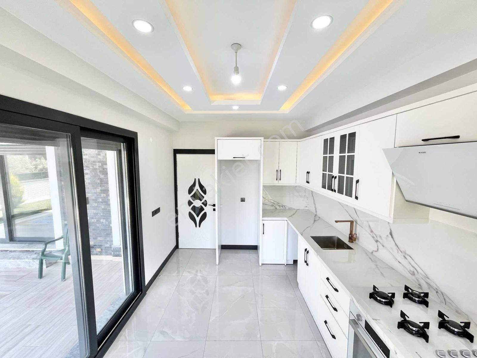 Onur Yıldırımdan Havuzlu Tam Bağımsız Deniz Manzaralı 5+1 Villa - Görsel 32