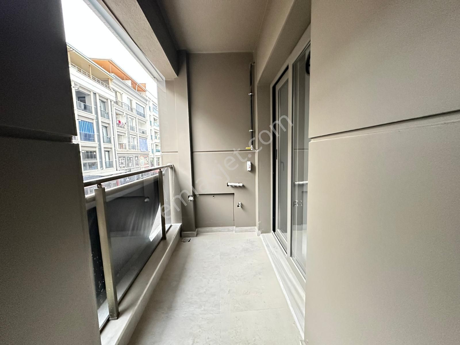 Manisa Muradiye Mah.cumhuriyet Meydanı Cvr3+1 Lüx Sıfır Arakat - Görsel 24