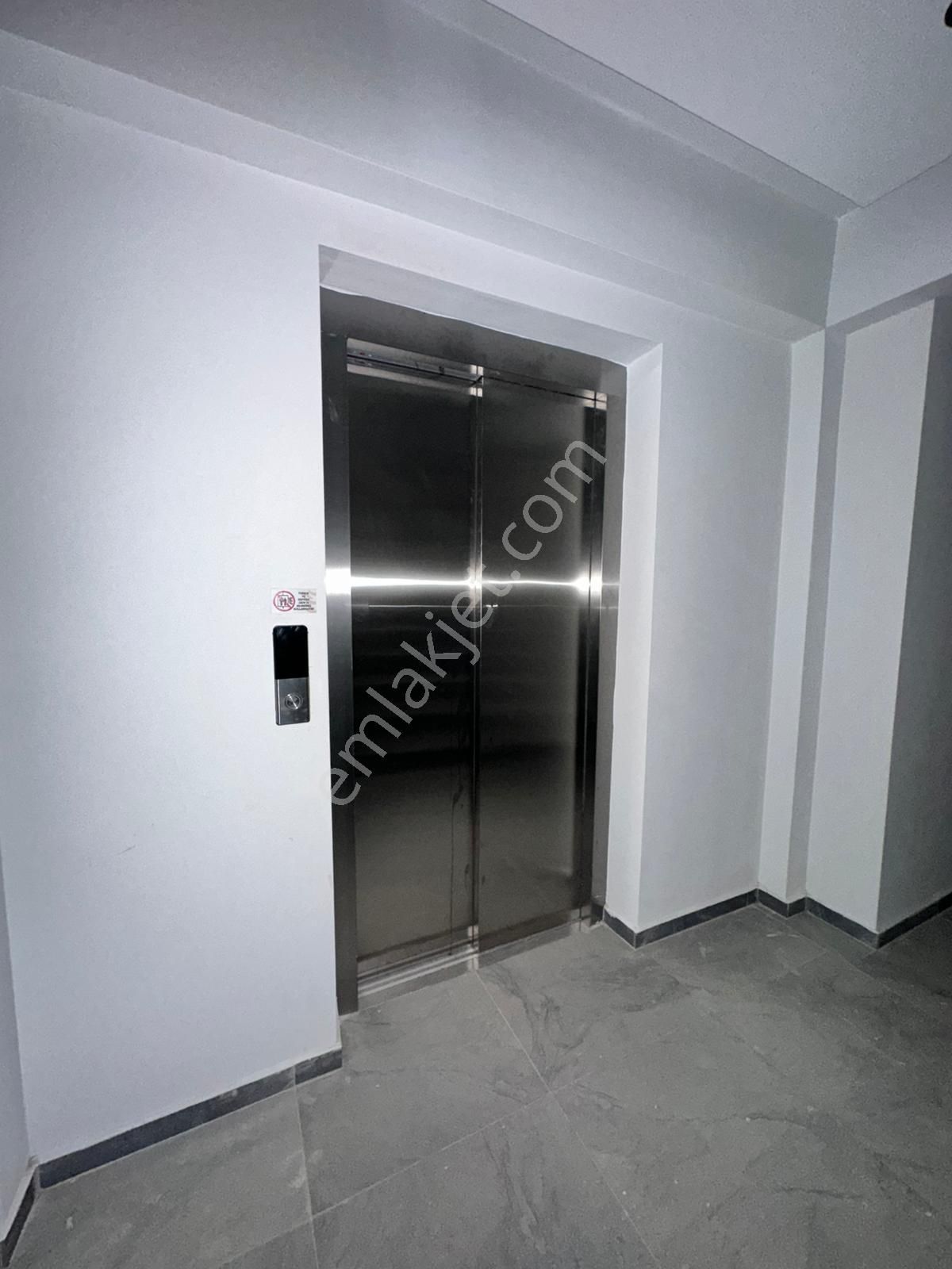 Manisa Muradiye Mah.cumhuriyet Meydanı Cvr3+1 Lüx Sıfır Arakat - Görsel 29