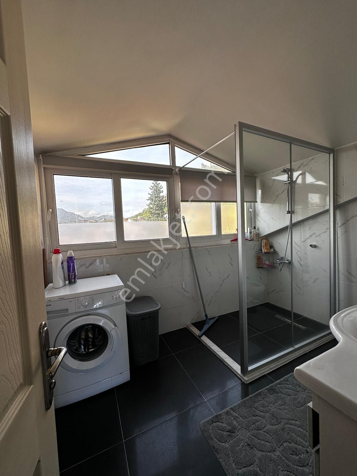 Marina Ve Çarşıya Yakın Manzaralı Bakımlı Dubleks Daire - Görsel 3