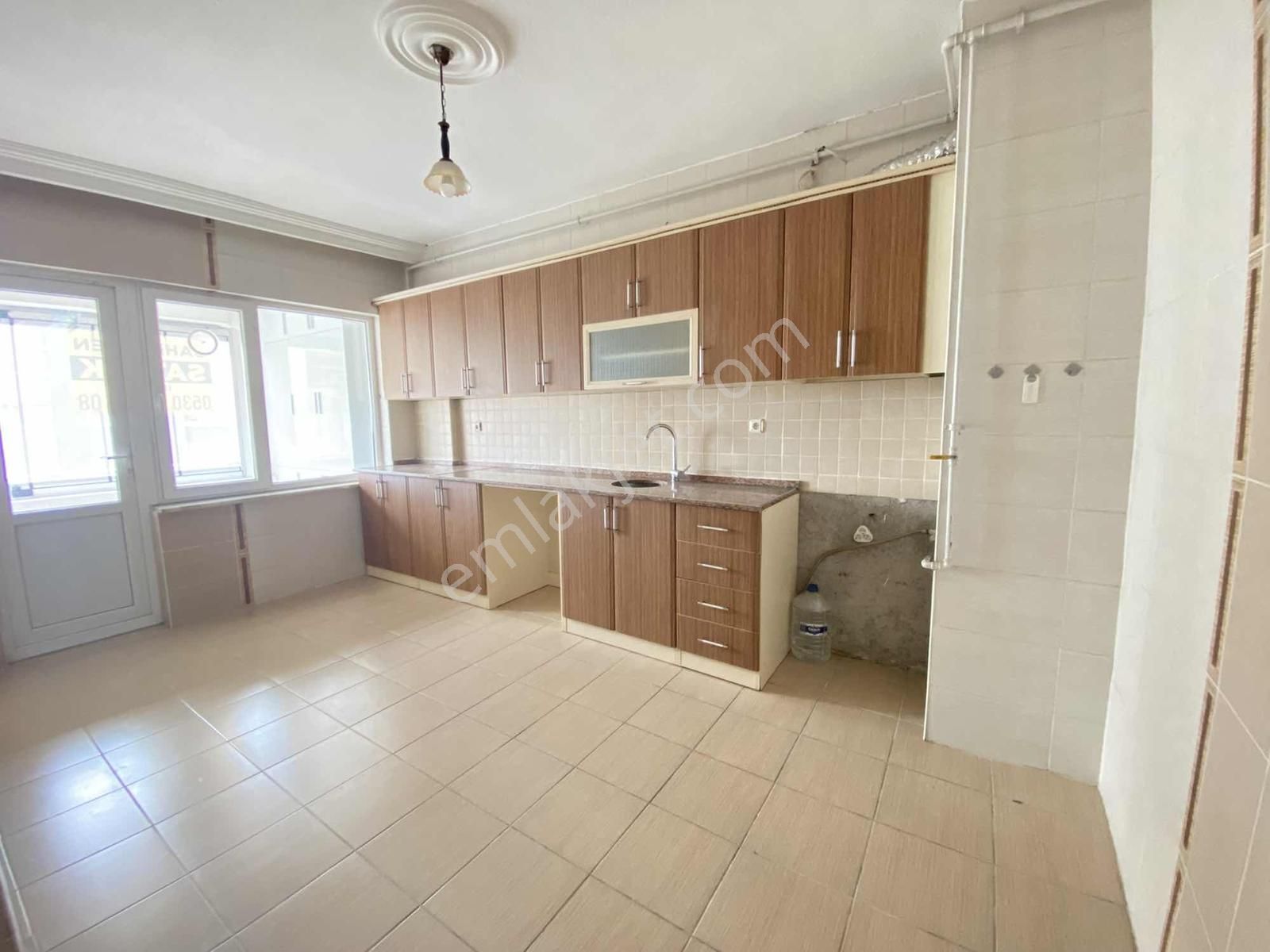 Demiryolu Caddesi Üzeri, Merkezi Konumda Geniş 3+1 Daire! - Görsel 24