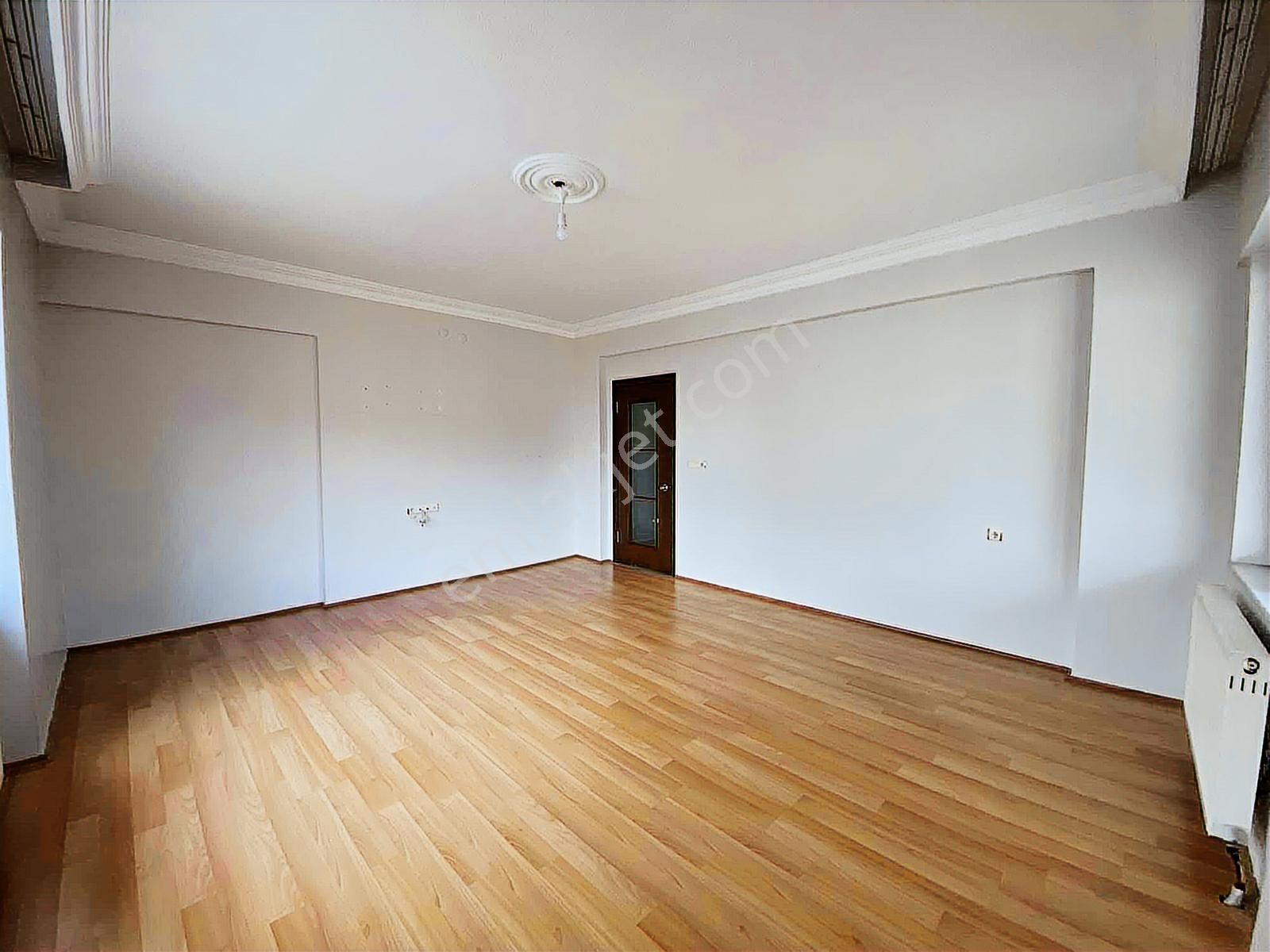 Demiryolu Caddesi Üzeri, Merkezi Konumda Geniş 3+1 Daire! - Görsel 5