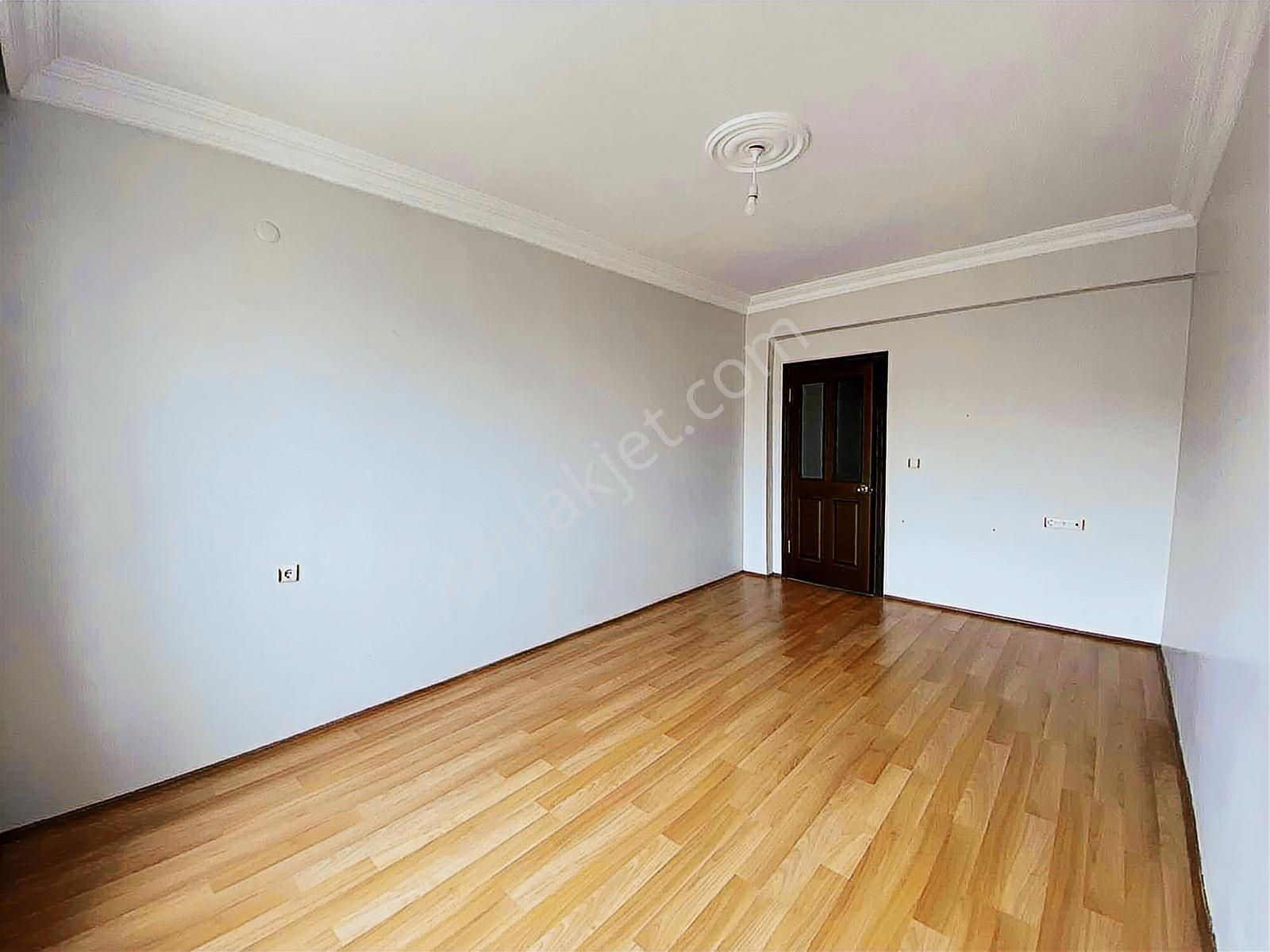 Demiryolu Caddesi Üzeri, Merkezi Konumda Geniş 3+1 Daire! - Görsel 11