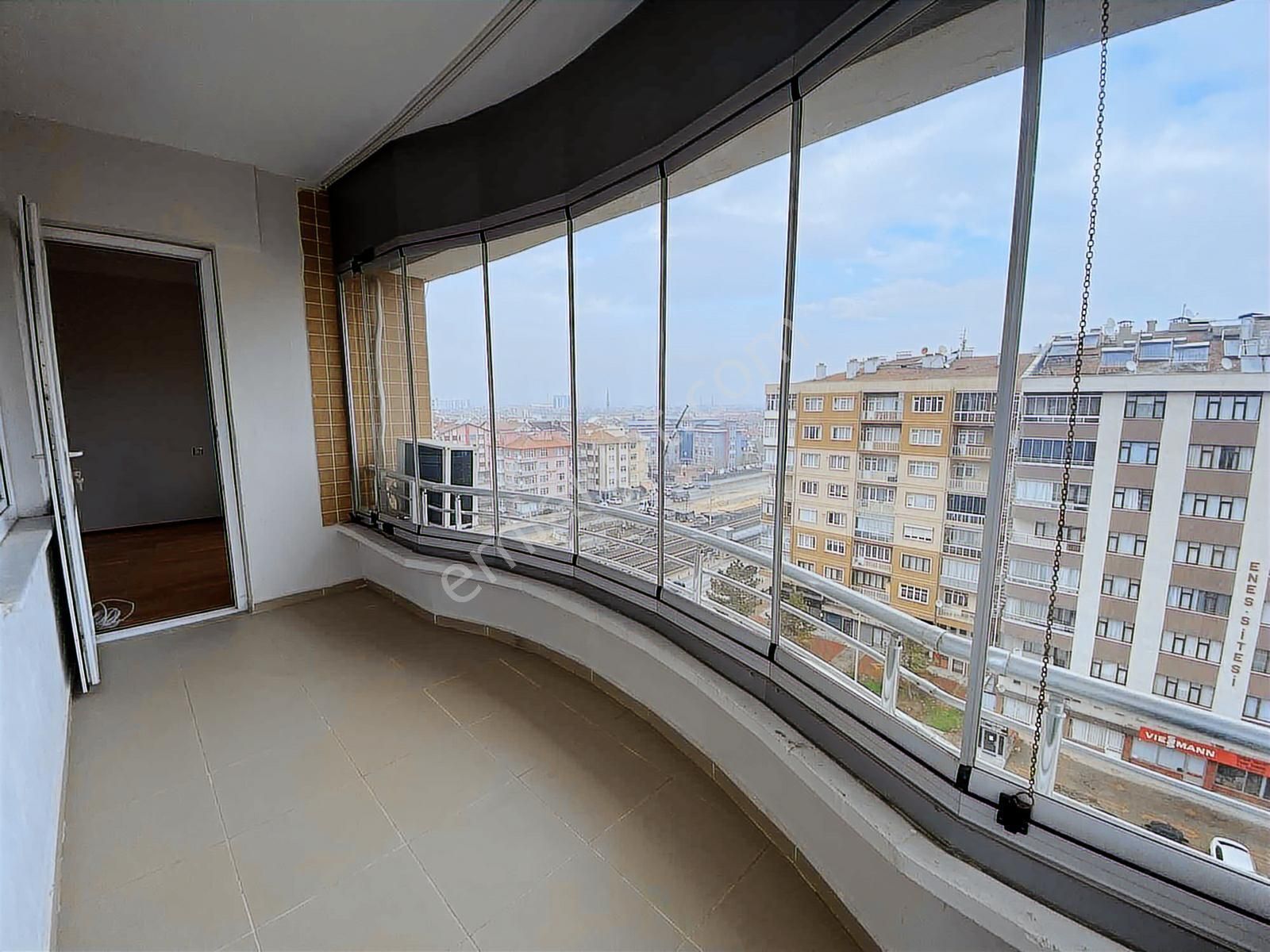 Demiryolu Caddesi Üzeri, Merkezi Konumda Geniş 3+1 Daire! - Görsel 3