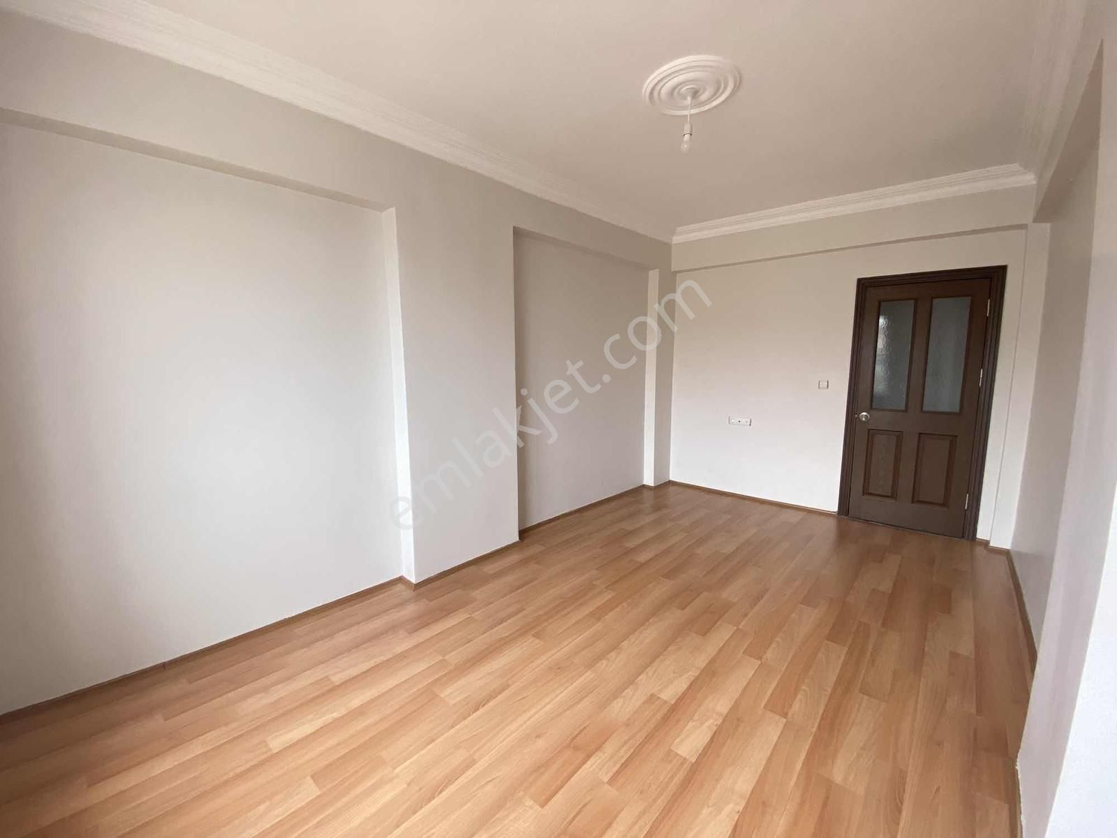 Demiryolu Caddesi Üzeri, Merkezi Konumda Geniş 3+1 Daire! - Görsel 21