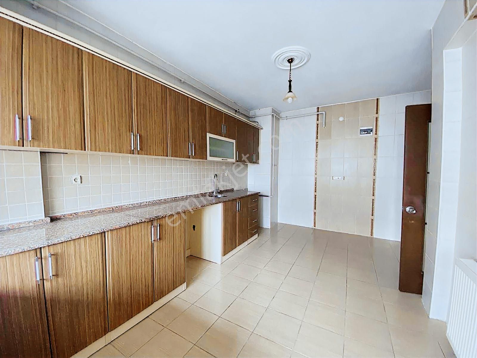 Demiryolu Caddesi Üzeri, Merkezi Konumda Geniş 3+1 Daire! - Görsel 20