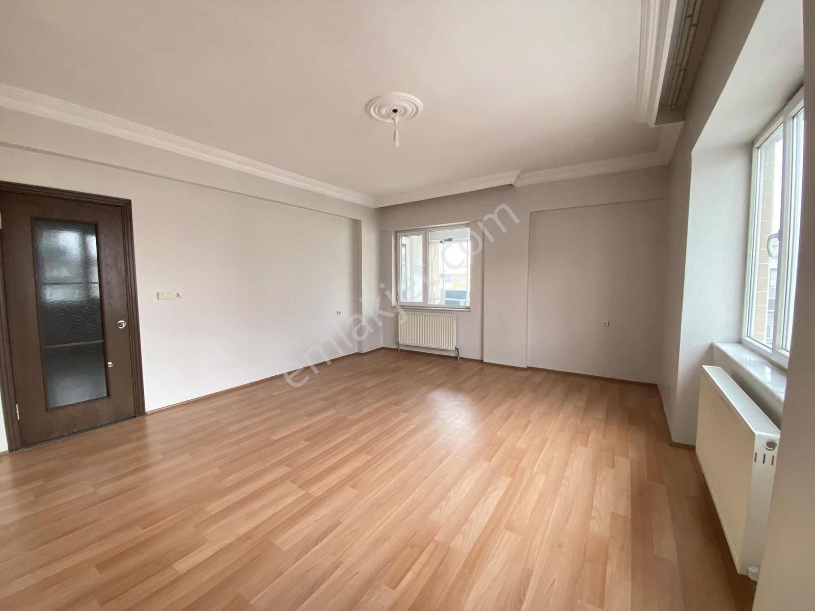 Demiryolu Caddesi Üzeri, Merkezi Konumda Geniş 3+1 Daire! - Görsel 2