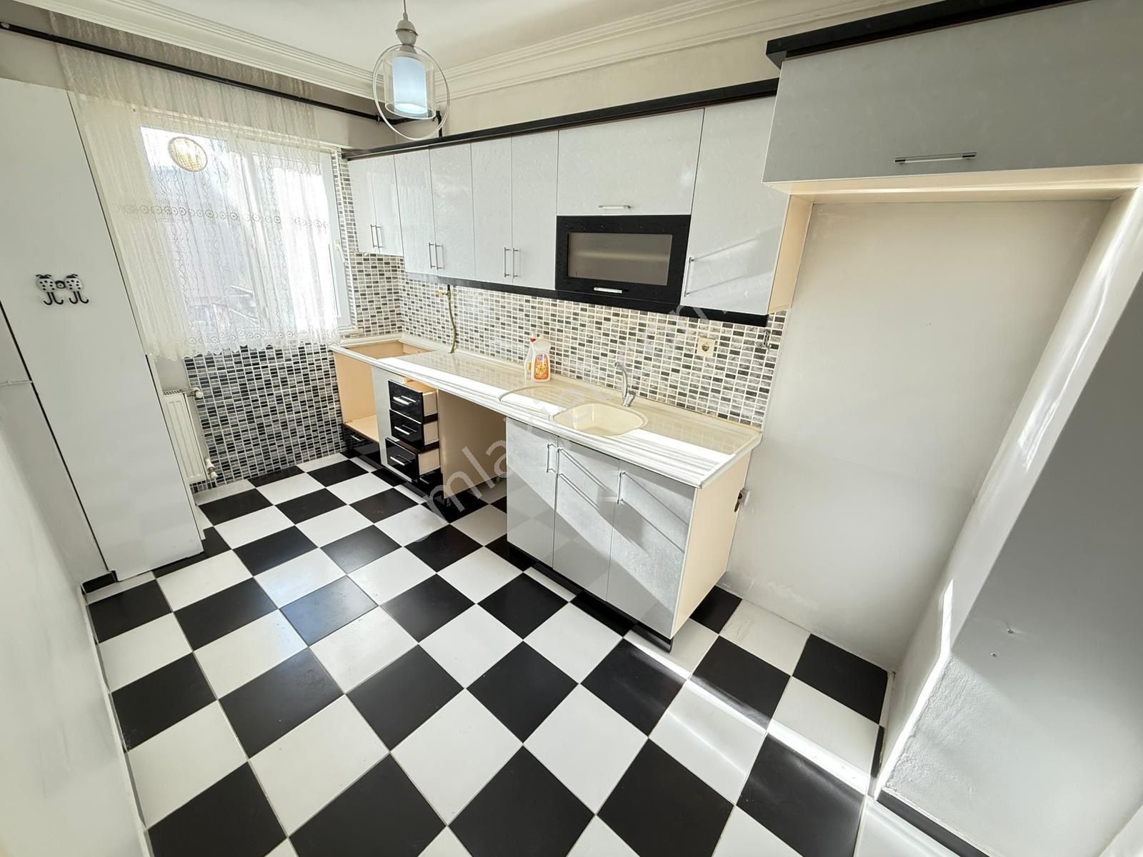 Doğan Emlak Group’tan İlkadım Fevziçakmak’ta 3+1 1.kat Kiralık