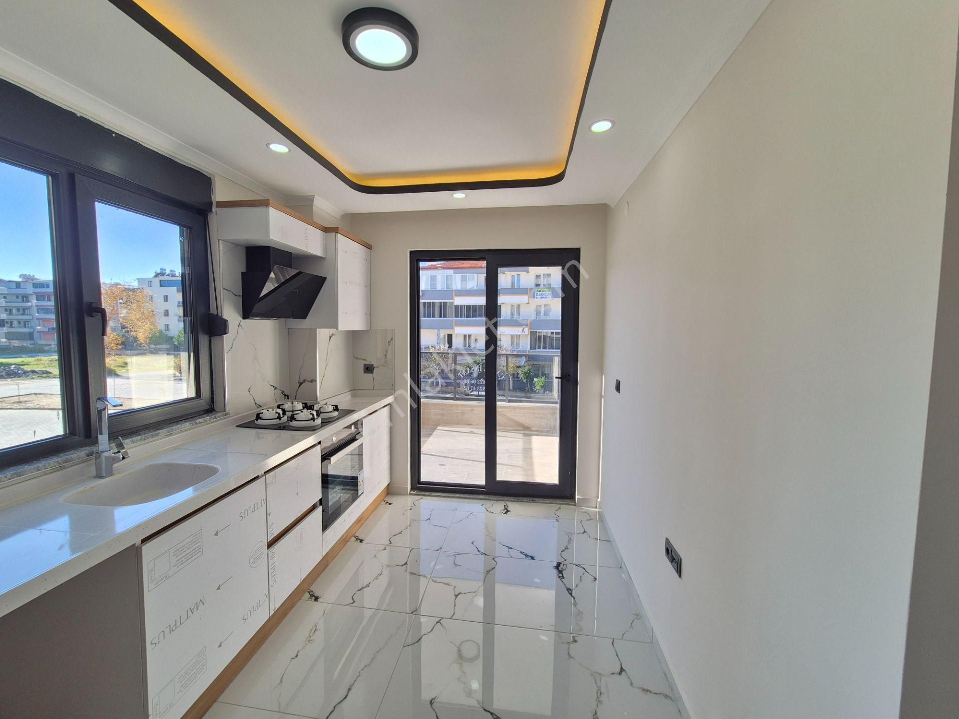 Akçay Artı Emlak'tan Altınkum'da Ebeveyn Banyolu 2+1 Lüks Daire