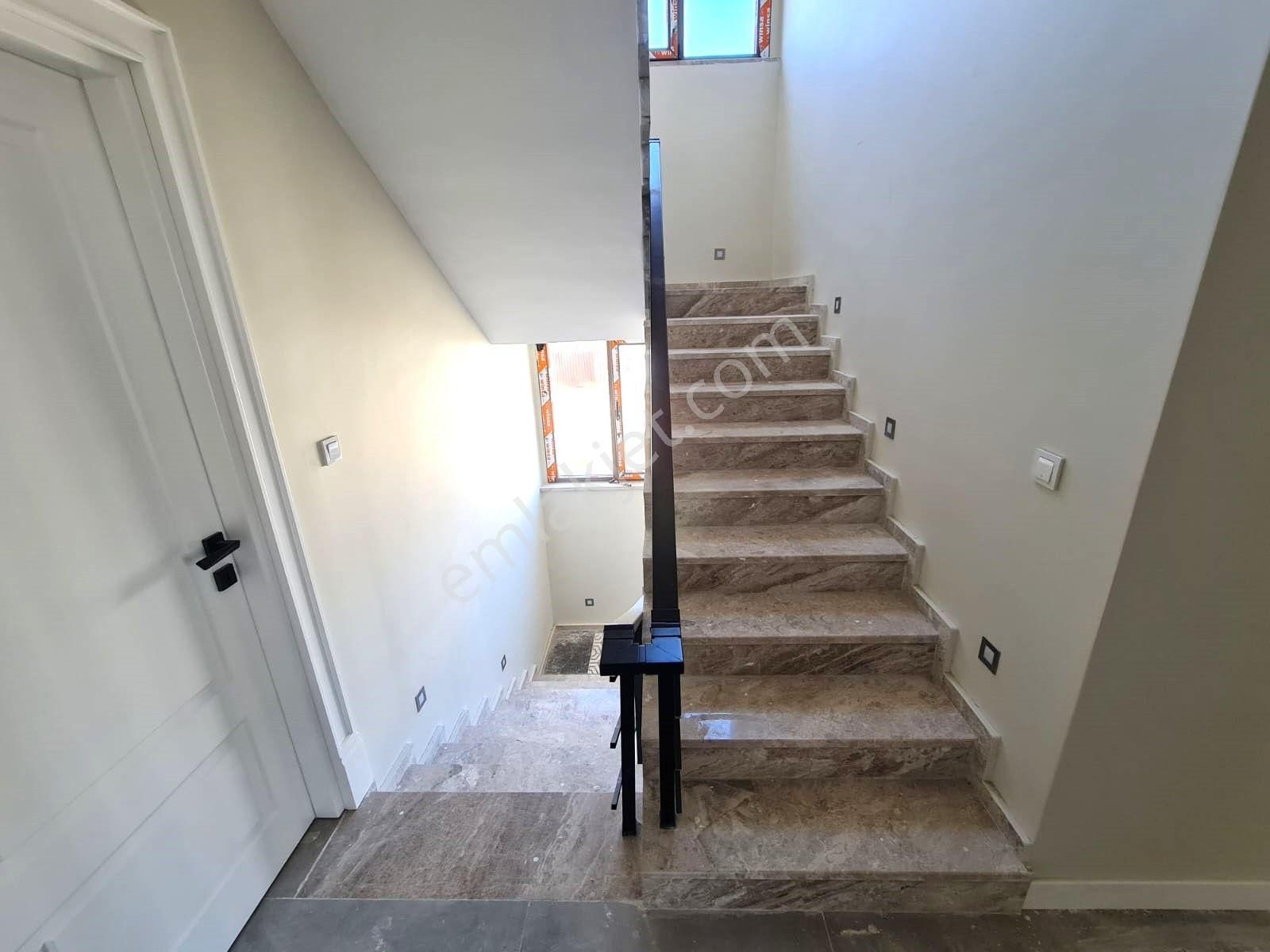 Akçay Artı Emlak'tan Cennetayağı'nda Satılık 6+2 Lüks Villa - Görsel 14