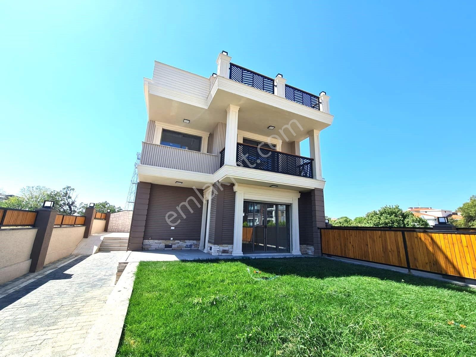 Akçay Artı Emlak'tan Cennetayağı'nda Satılık 6+2 Lüks Villa - Görsel 2