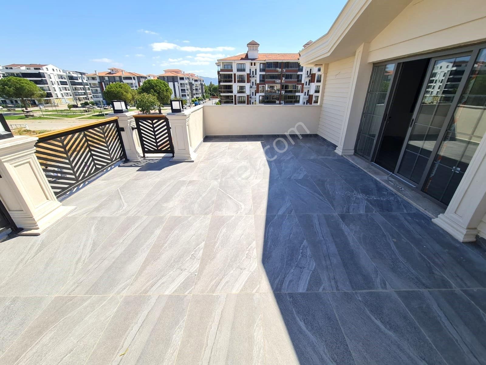 Akçay Artı Emlak'tan Cennetayağı'nda Satılık 6+2 Lüks Villa - Görsel 5