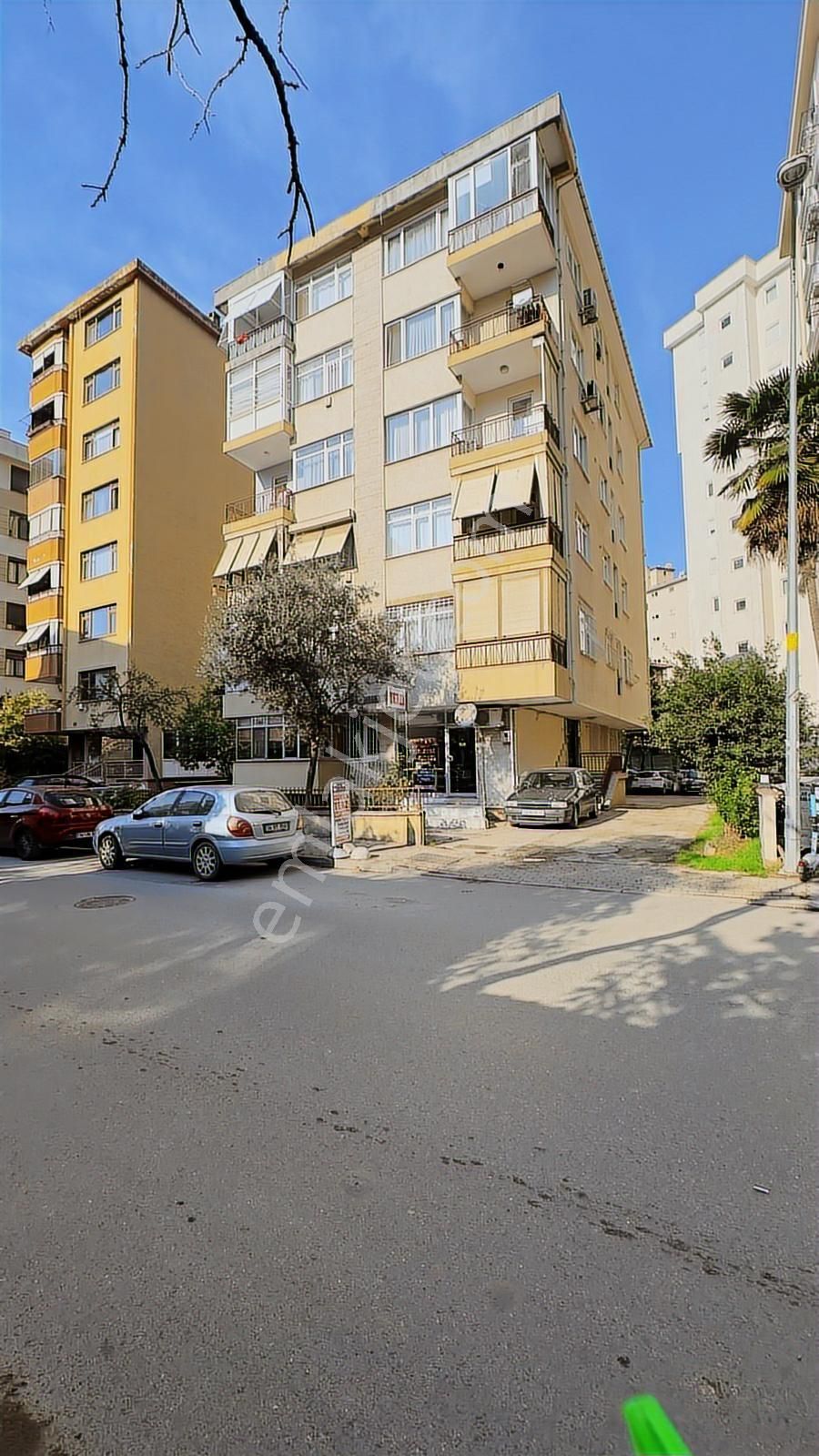 Göztepede 90 M² 3+1 Çift Balkonlu Daire