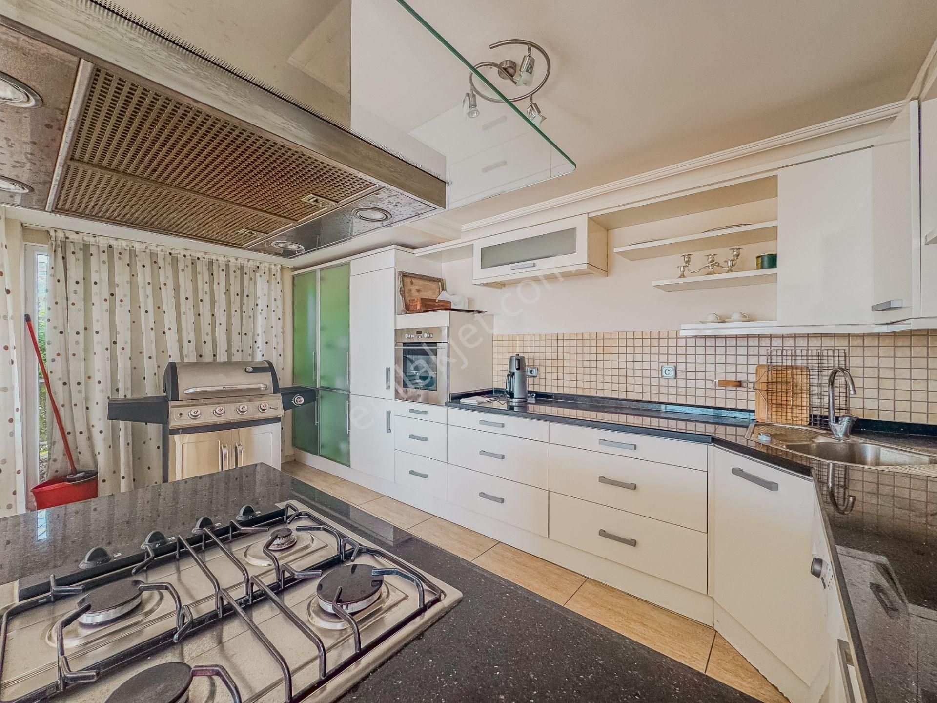 Alanya Tepe’de Muhteşem Manzaralı Havuzlu 4+1 Lüks Villa - Görsel 15