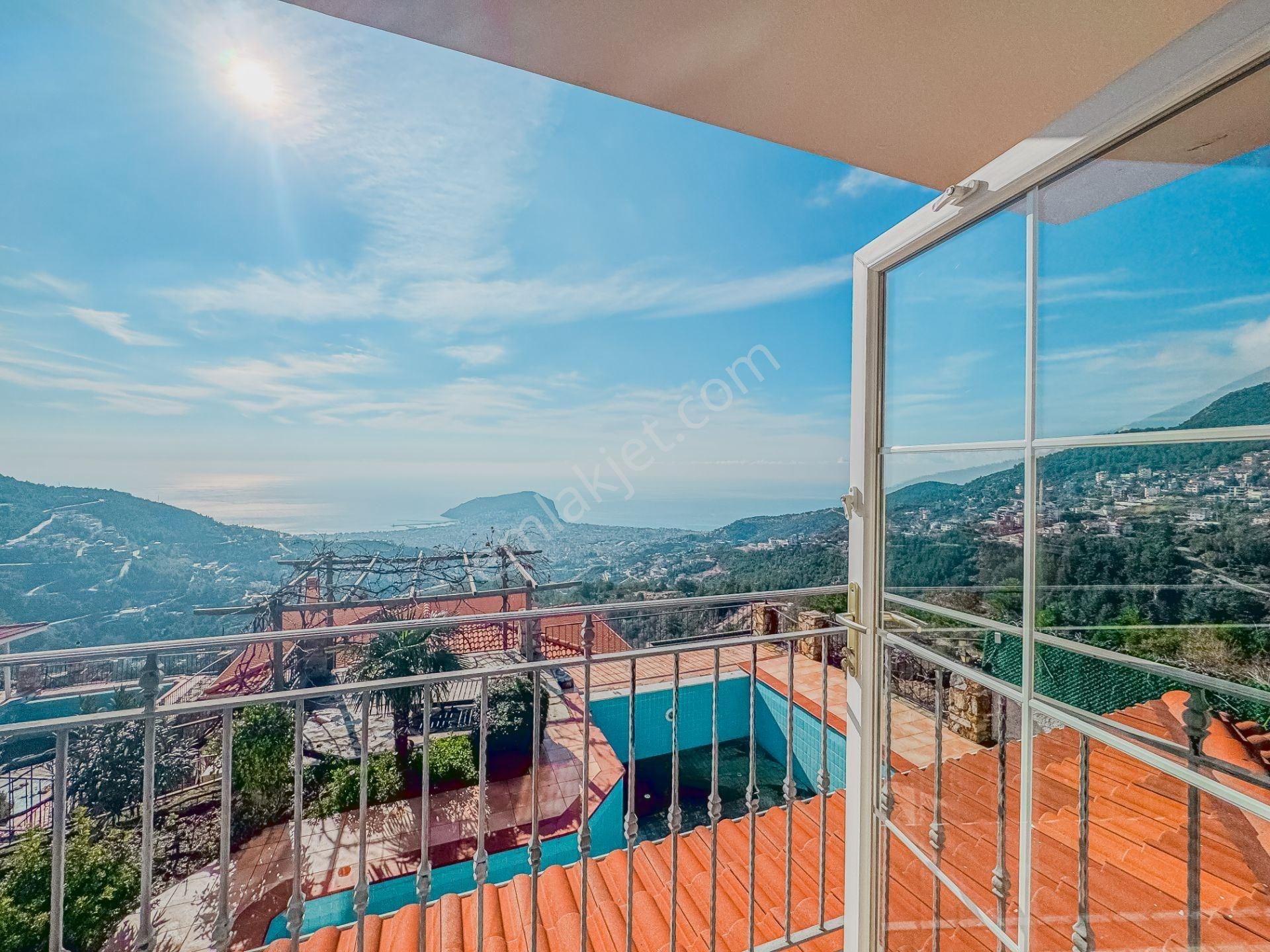 Alanya Tepe’de Muhteşem Manzaralı Havuzlu 4+1 Lüks Villa - Görsel 30