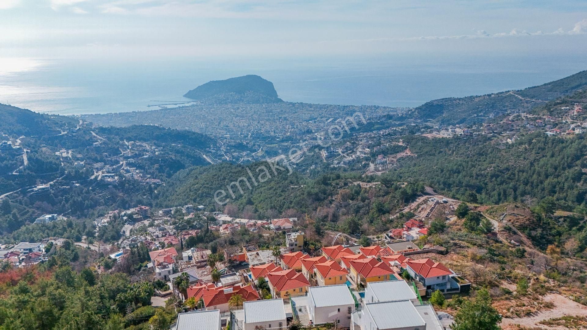 Alanya Tepe’de Muhteşem Manzaralı Havuzlu 4+1 Lüks Villa - Görsel 33