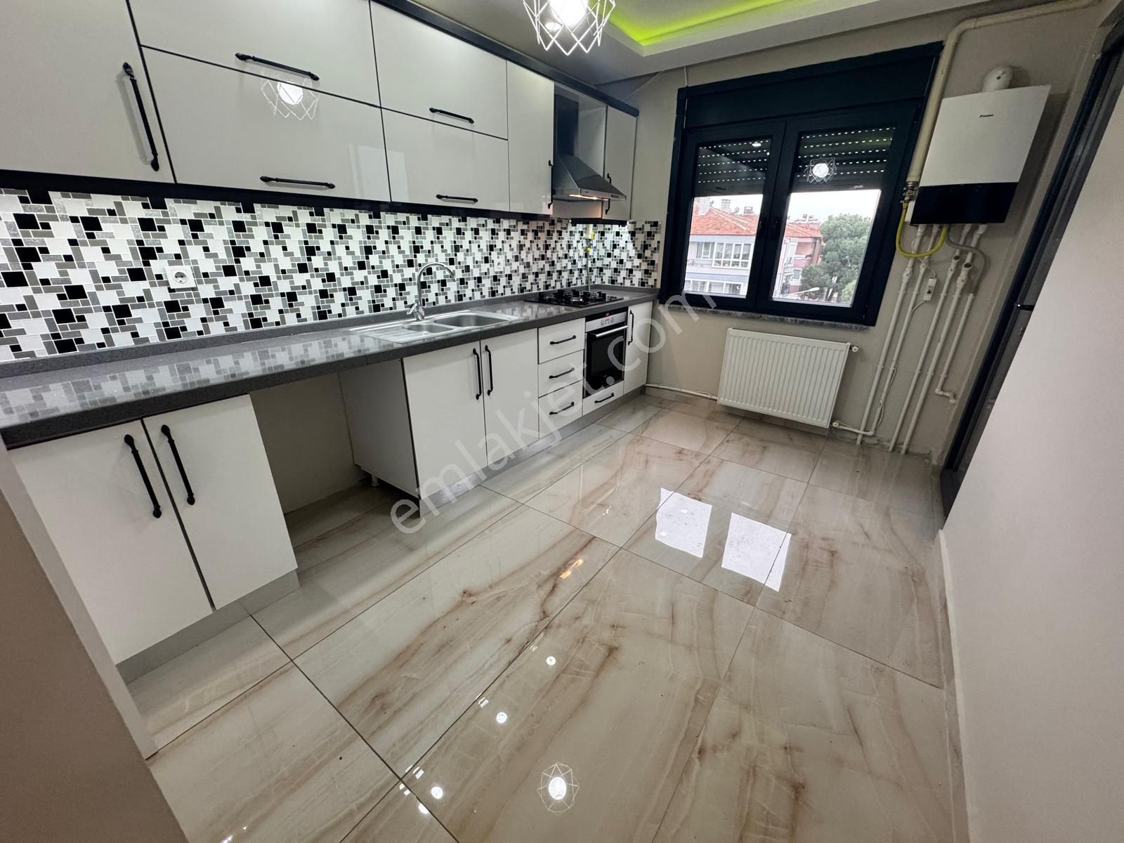 Akçay Da Satılık Yeni 3+1 Ön Cephe Doğalgazlı Daire - Görsel 3