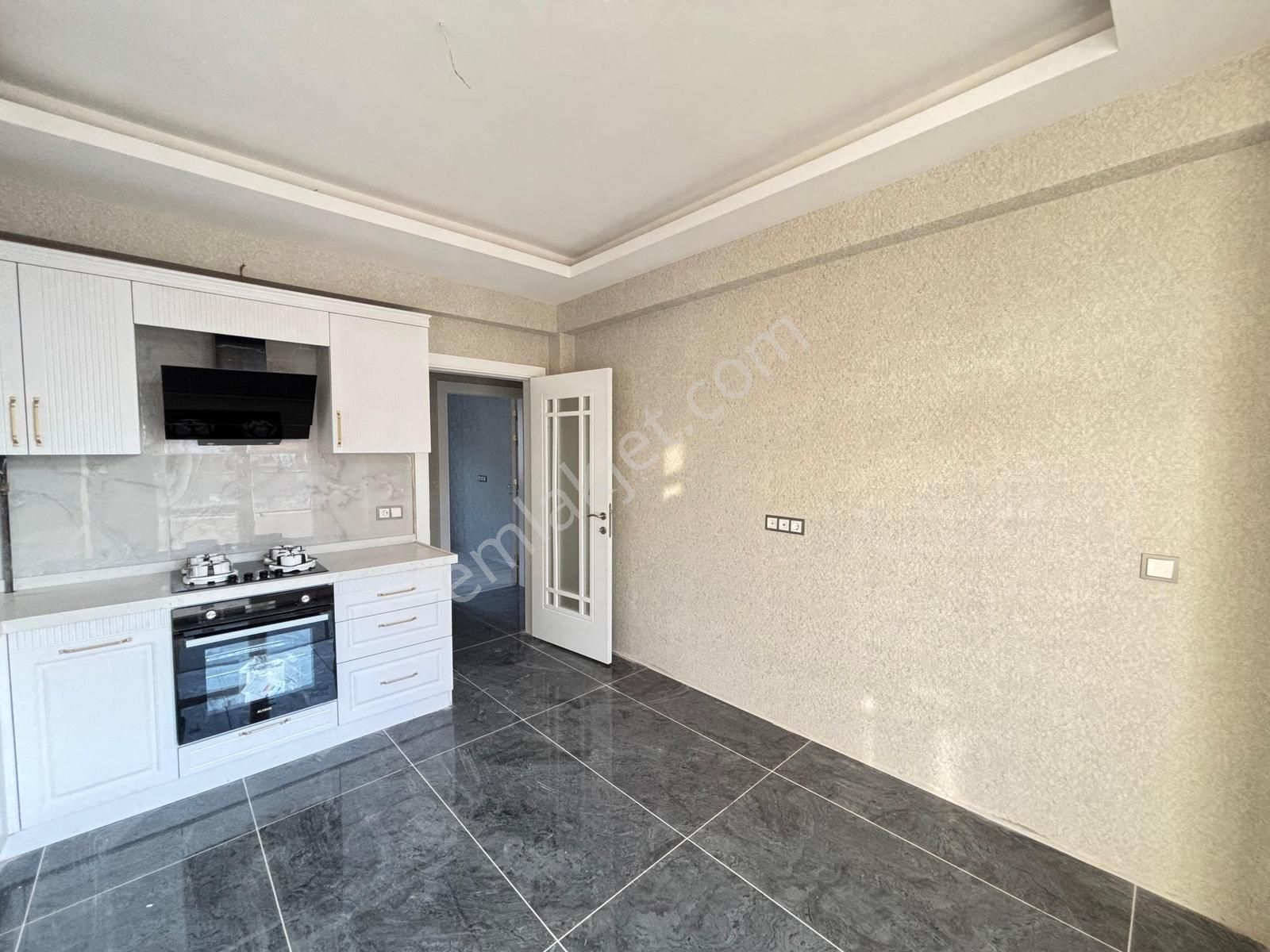 Uluğbey Mah. Cadde Üzeri, Lüks Site İçinde Satılık 3+1 Daireler - Görsel 5