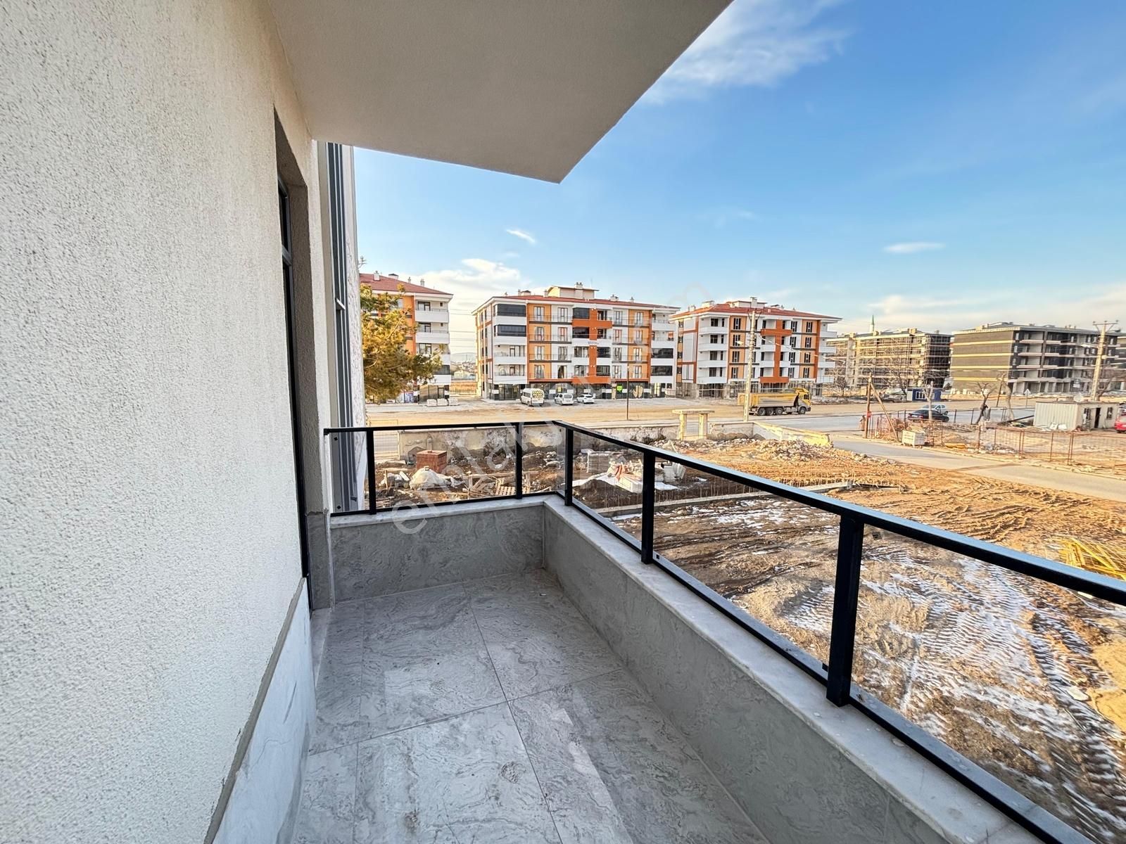 Uluğbey Mah. Cadde Üzeri, Lüks Site İçinde Satılık 3+1 Daireler - Görsel 15