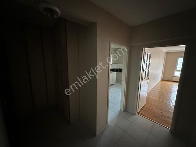 Ahi Mesut Bulvarına Cephe Sitede Anka Gros Karşısı Katta 3+1 - Görsel 13