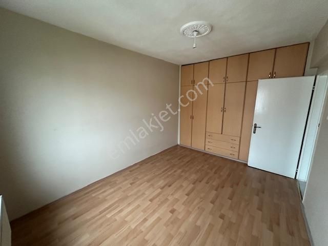 Ahi Mesut Bulvarına Cephe Sitede Anka Gros Karşısı Katta 3+1 - Görsel 4