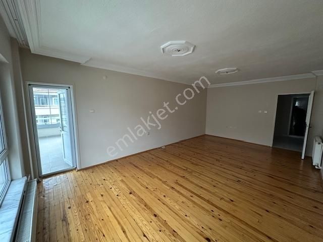 Ahi Mesut Bulvarına Cephe Sitede Anka Gros Karşısı Katta 3+1 - Görsel 21