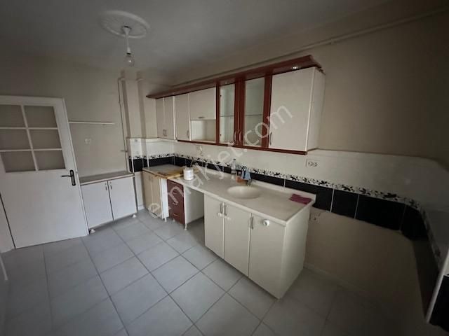 Ahi Mesut Bulvarına Cephe Sitede Anka Gros Karşısı Katta 3+1 - Görsel 23