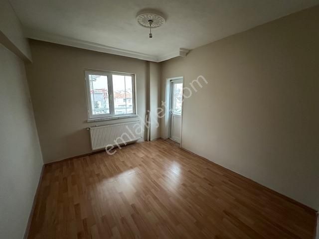 Ahi Mesut Bulvarına Cephe Sitede Anka Gros Karşısı Katta 3+1 - Görsel 16