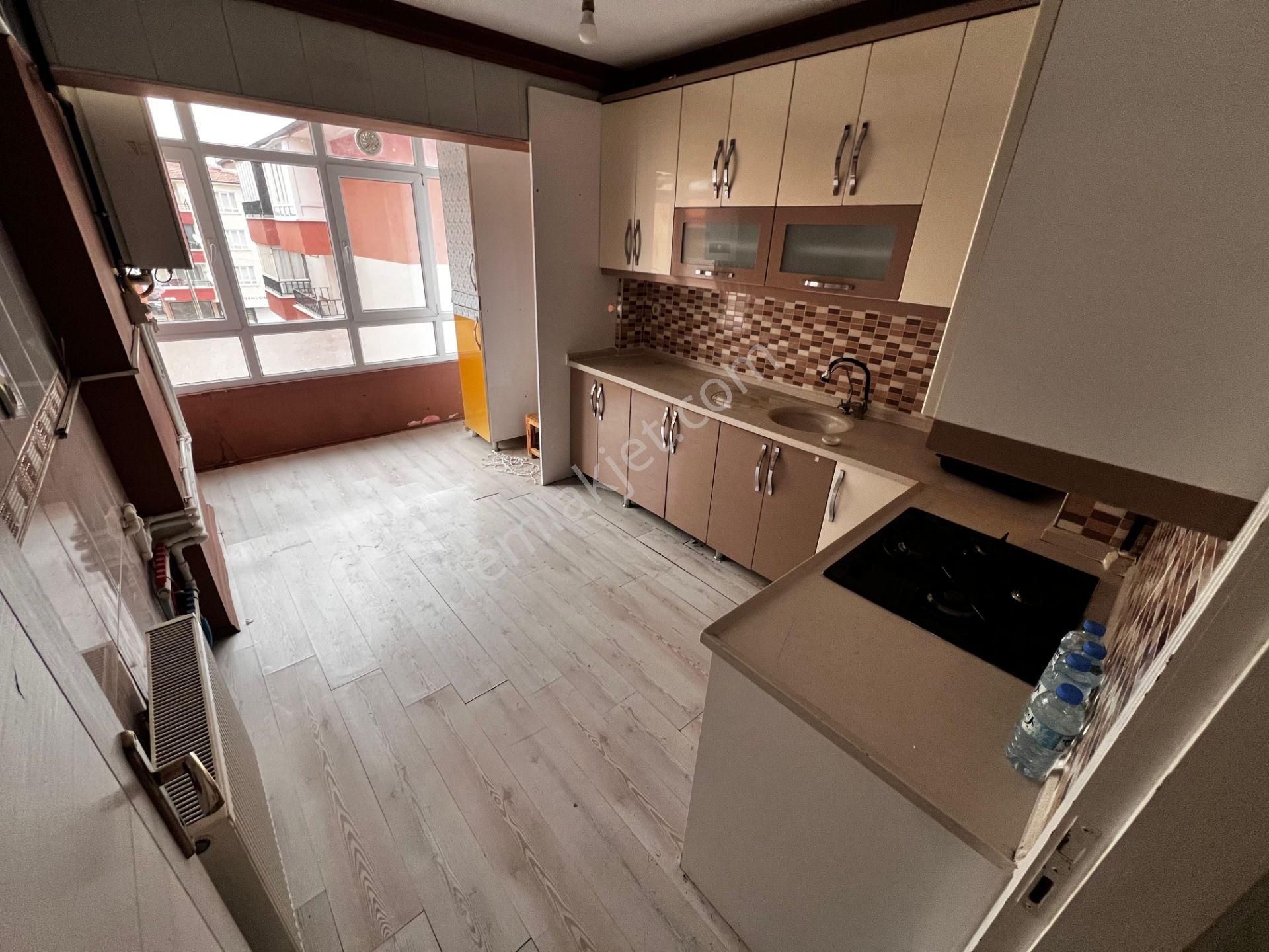 Yılmaz Gayrimenkulden Ful Yapılı 12 Yıllık 1 Kat Kacırılmayacak 3+1 Fırsat Dairesi - Görsel 33