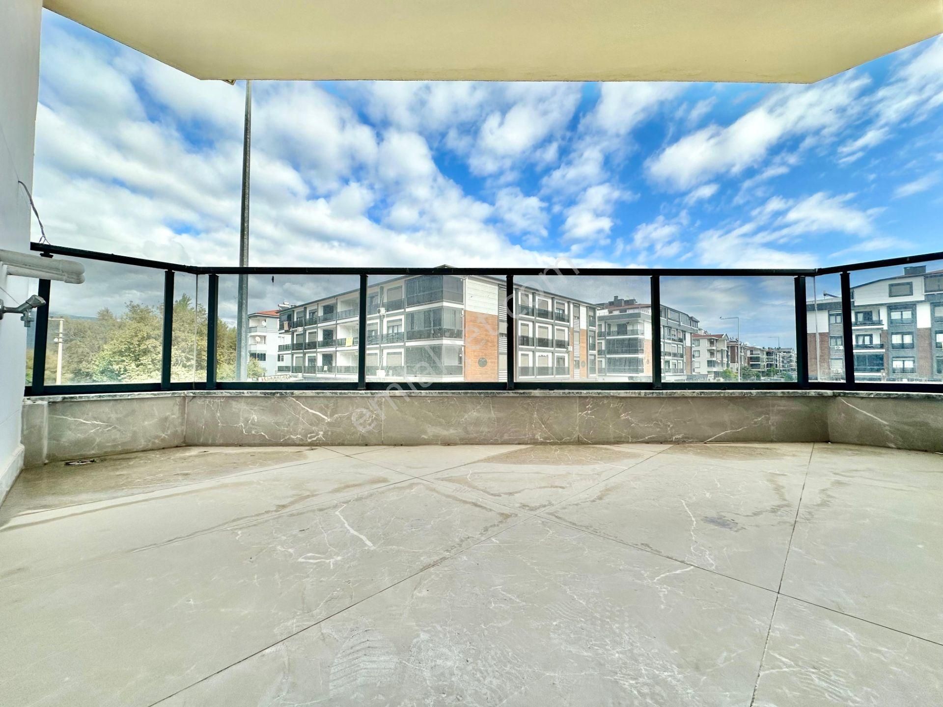 ꧁ay Emlaktan꧂akçayda Ön Cephe*benim Olsun Dedirten*kazdağı Manzaralı Şık Tasarımlı Arakat 3+1 Daire - Görsel 6