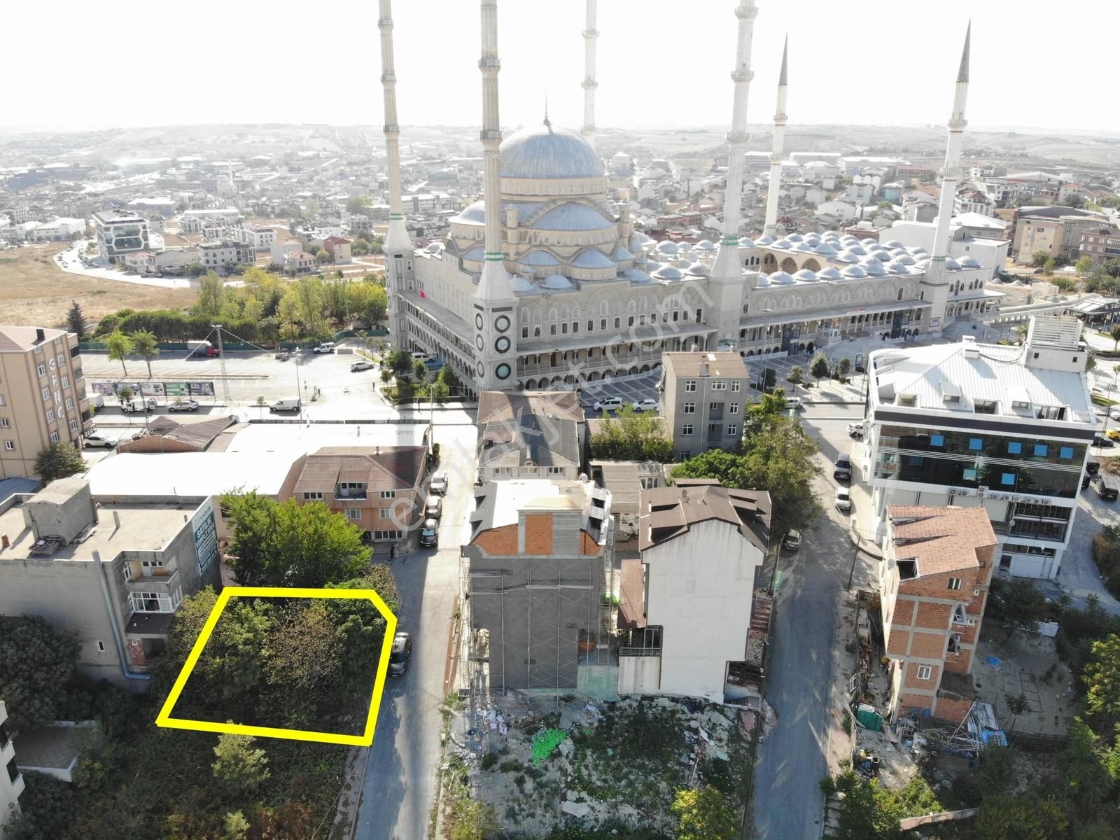 Taşoluk Büyük Cami'ye Yakın Köşe Başı 213 Metre Emsalsiz Arsa.