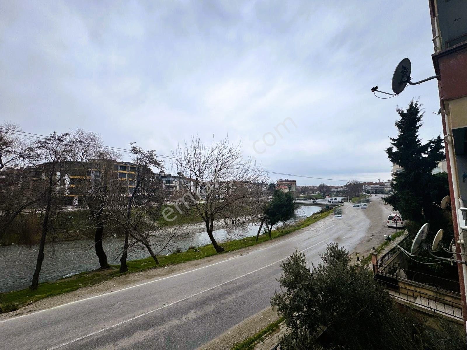Akçay Da Satılık Full Yenilenmiş Ara Kat Doğalgazlı 3+1 Daire