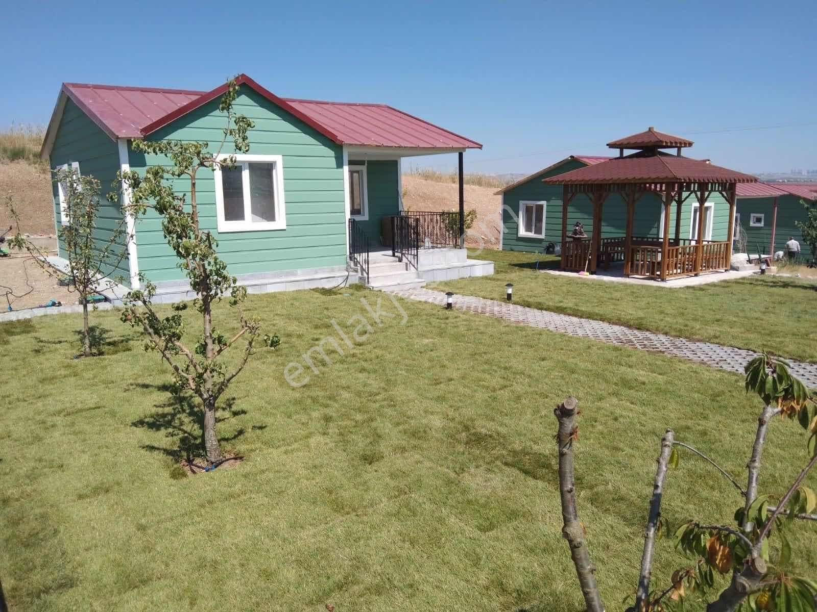 Yavrucuk'da Asfalt Yol Kenarı Site İçerisinde 2+1 Müstakil Ev