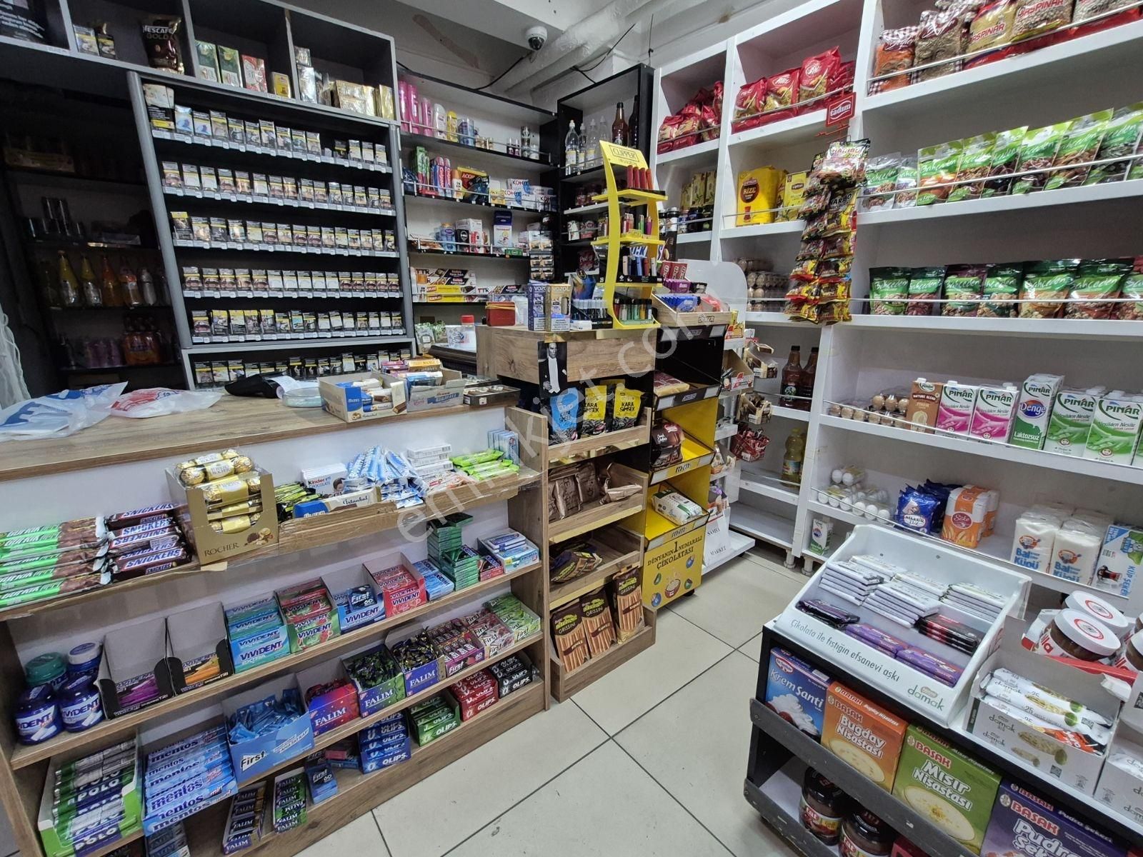 Alsancak İtalya Sokak Civarı Karlı Devren Market - Görsel 19