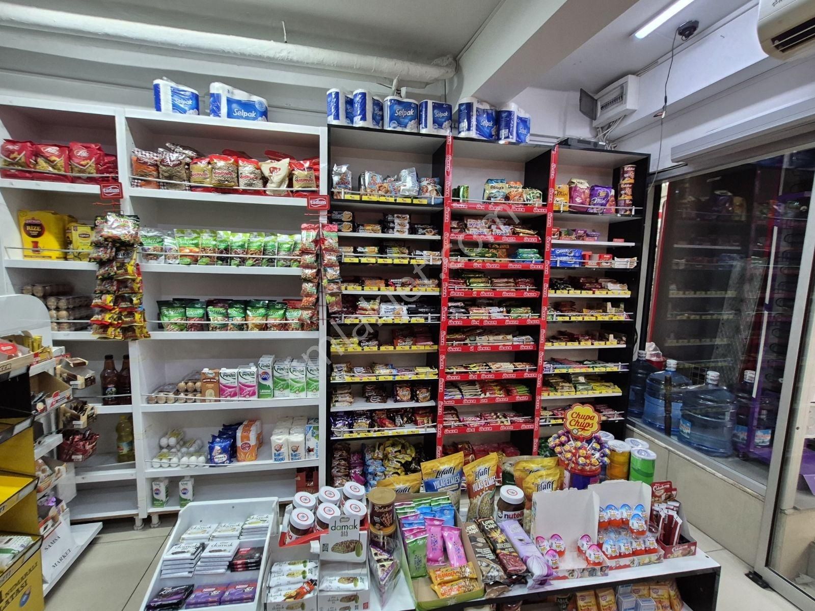 Alsancak İtalya Sokak Civarı Karlı Devren Market - Görsel 7
