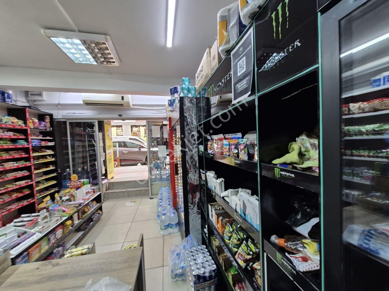 Alsancak İtalya Sokak Civarı Karlı Devren Market - Görsel 24