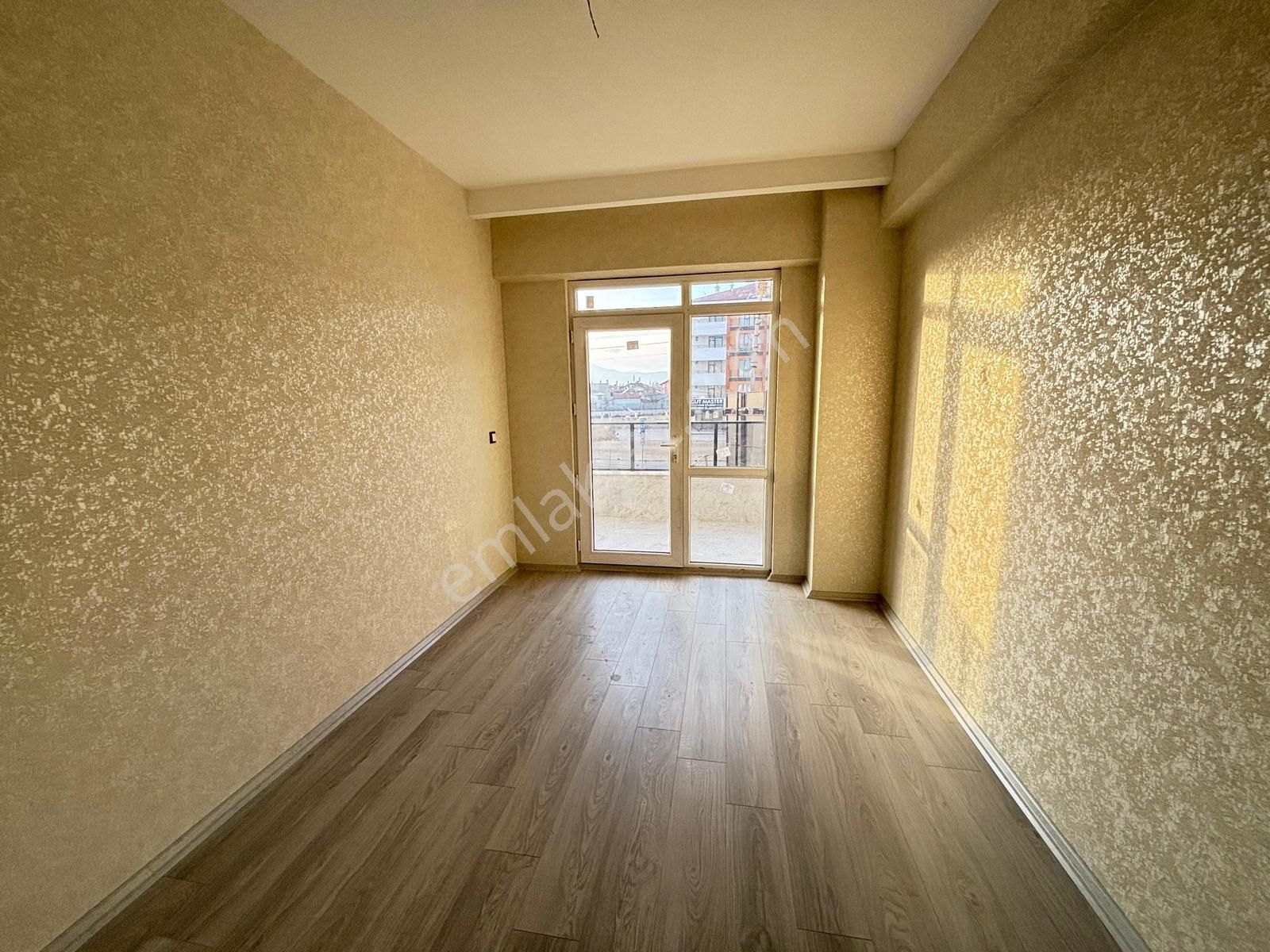 Uluğbey Mah.cadde Cepheli Geniş Ferah 3+1 Lüks Daire - Görsel 3