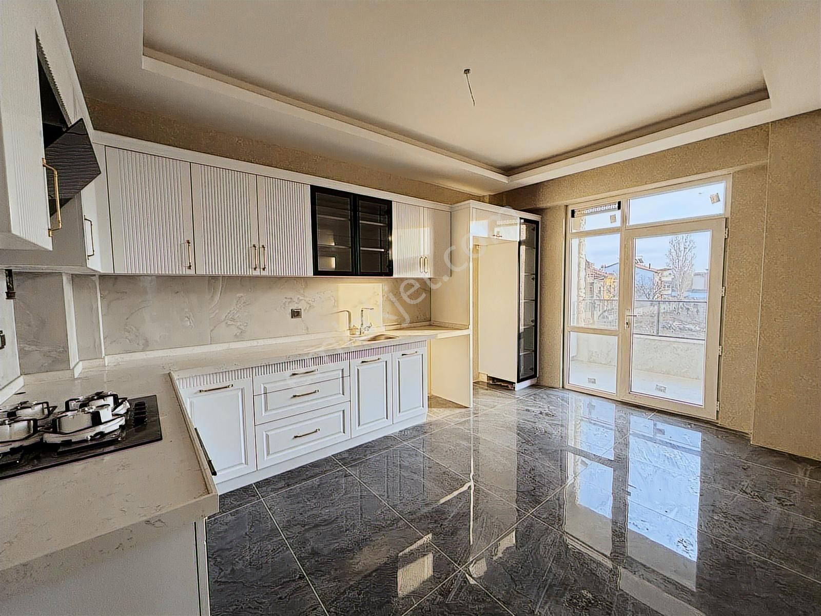 Uluğbey Mah.cadde Cepheli Geniş Ferah 3+1 Lüks Daire - Görsel 11