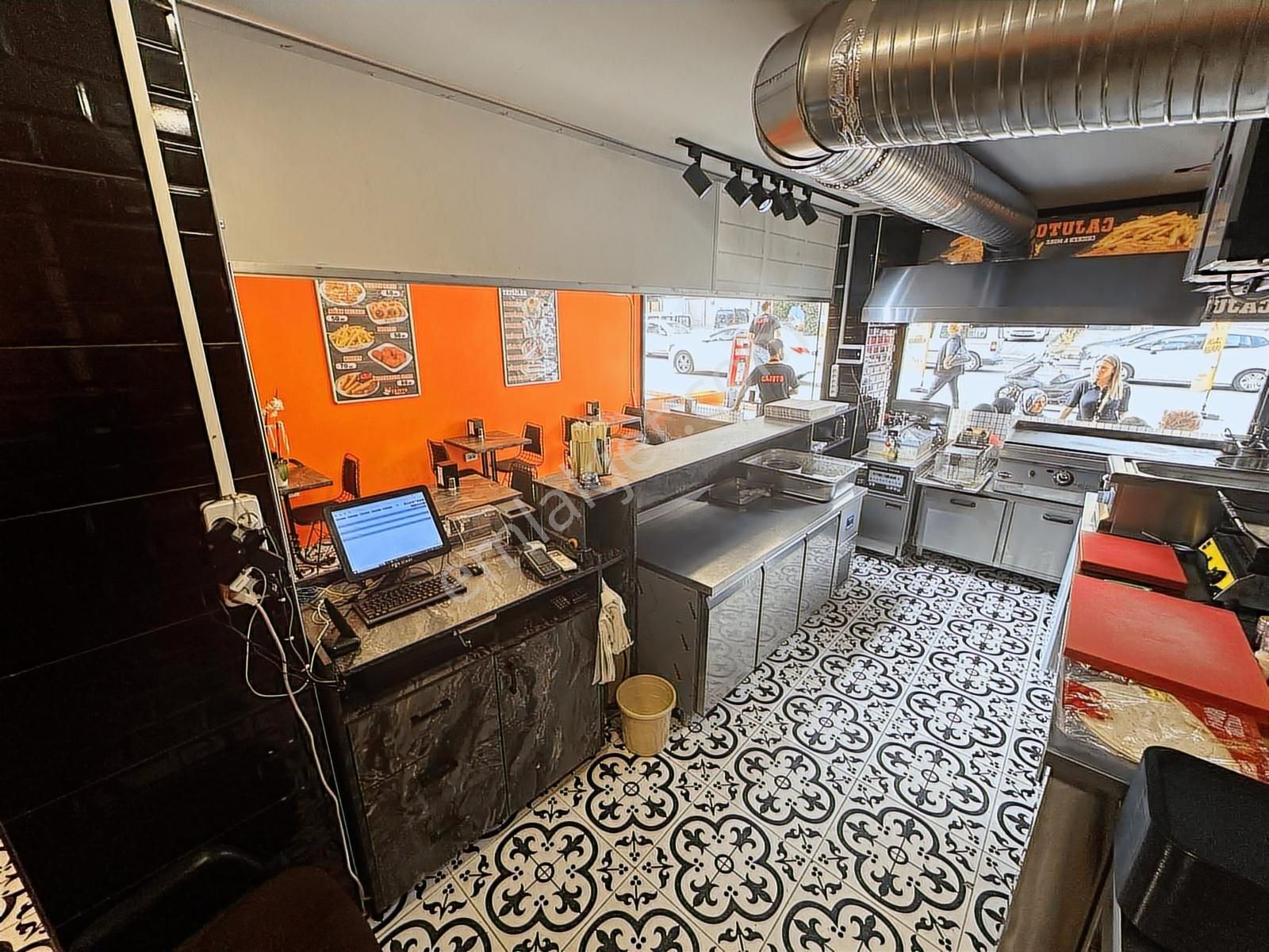 Yunus Emre Cad. Üzeri Full Yapılı Depolu Yatırıma Uygun Dükkan - Görsel 2