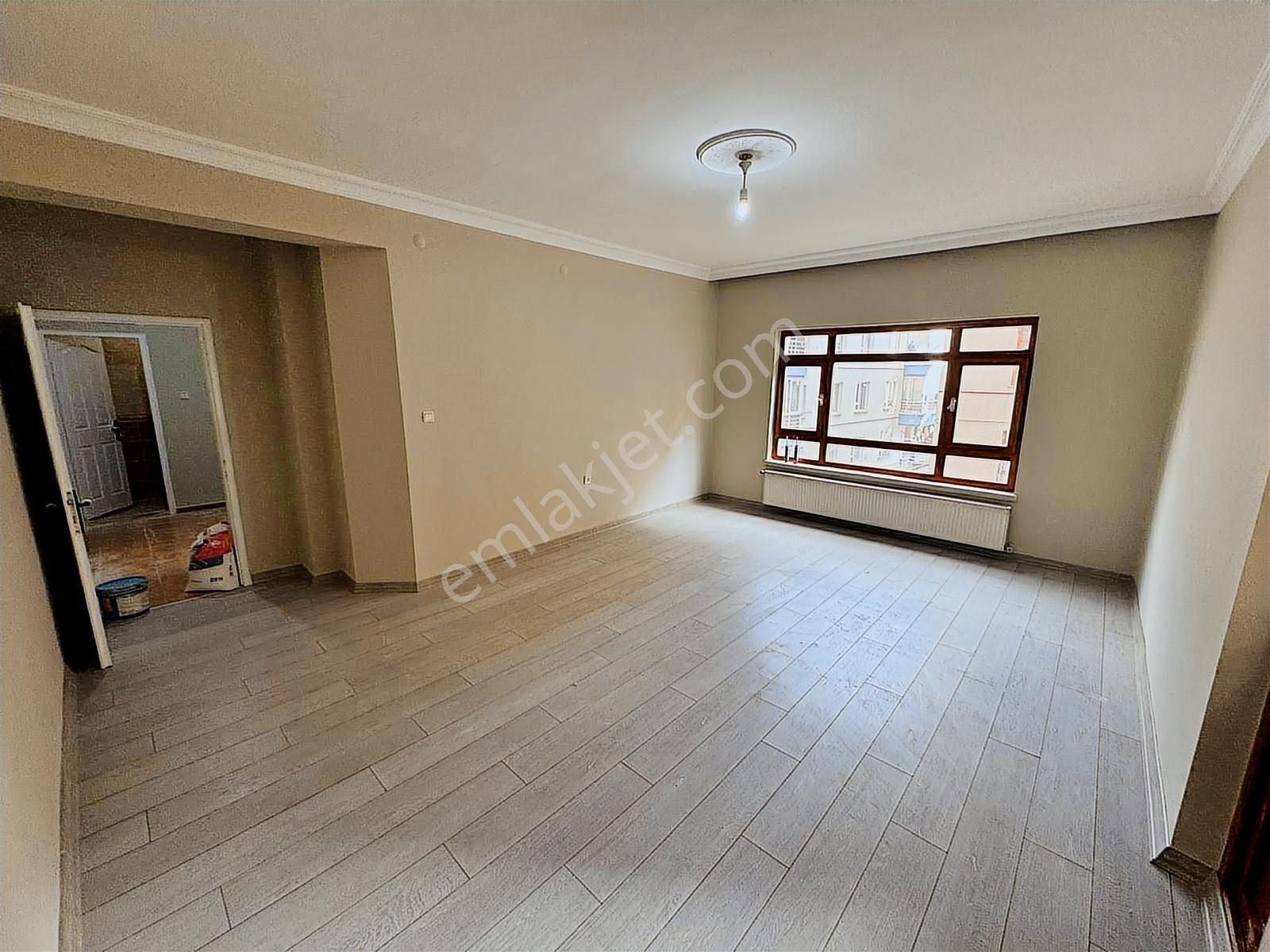 Yayla'da Seyitler Cd. Yakını Katta Çift Balkon 3+1 Kiralık Daire