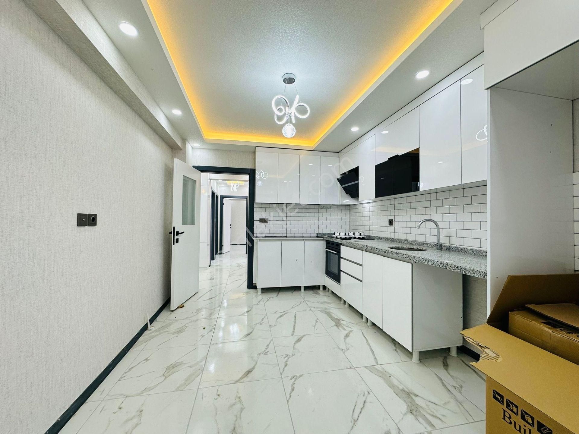 Feridunçelik'te Borsa İst. Lisesi Yakını Full Yapılı 3+1 Ara Katta Satılık Daire !!! - Görsel 2