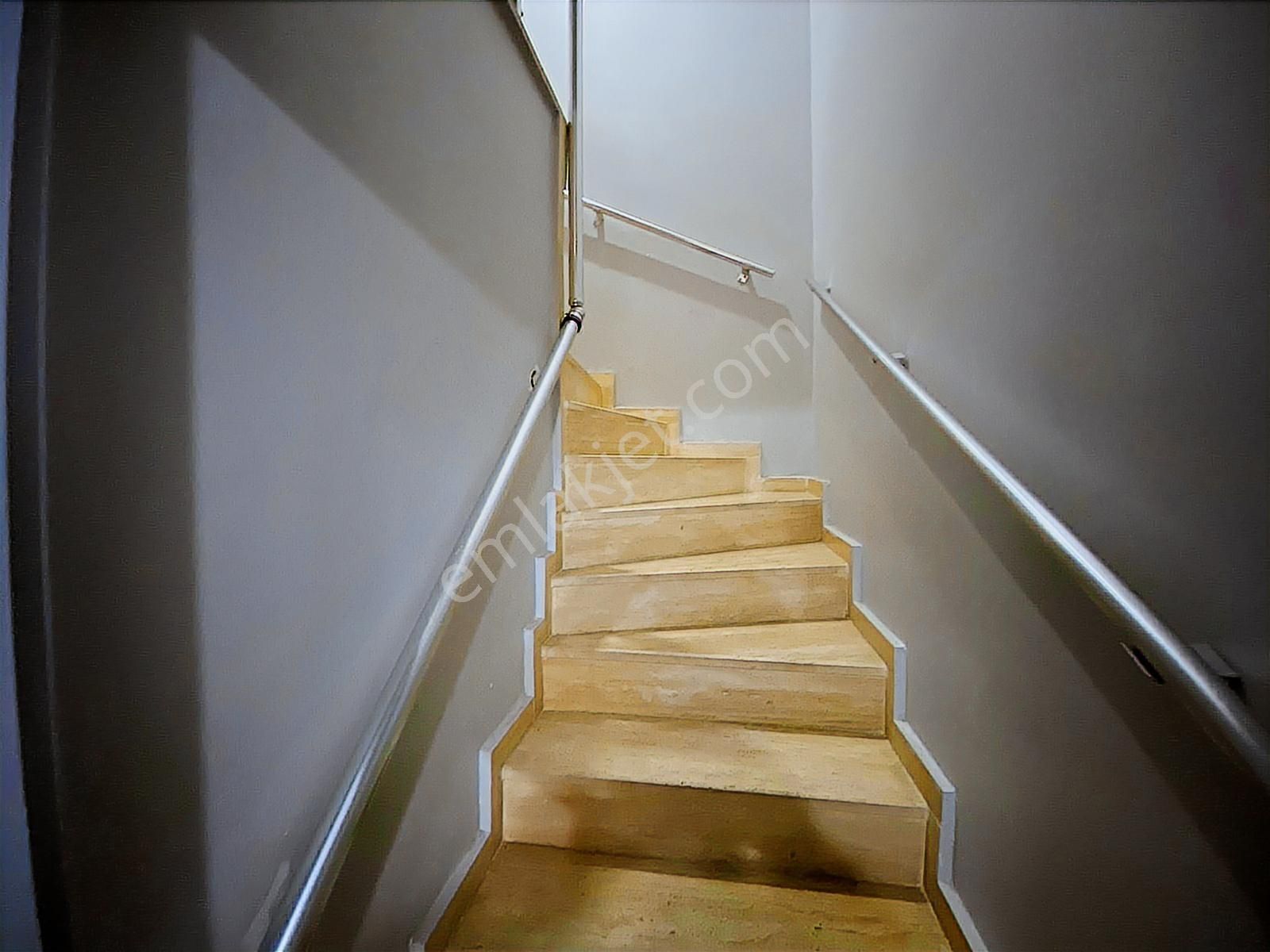 Etlik'de Cadde Üzeri Dubleks 5+1 Asansörlü, Emsalsiz Daire - Görsel 35