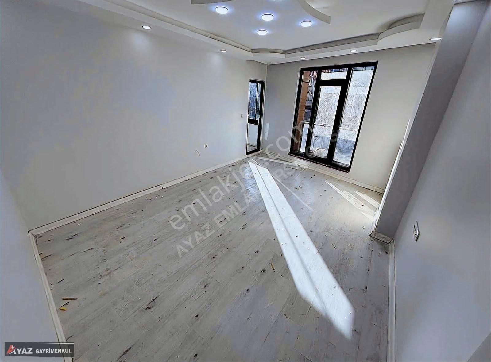 Ayaz Emlak Uğurmumcu Tramvay Dibinde Acil Satılık 2 Yıllık Daire