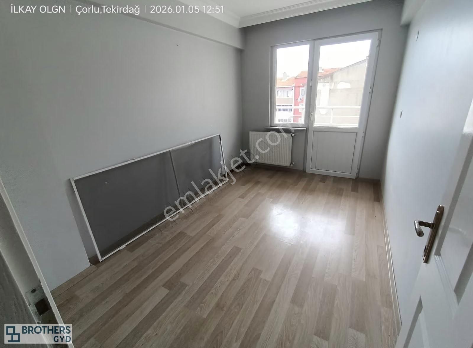 Brothersdan Askentte 18 Yaşında 110m2 2+1 Satılık Daire - Görsel 9