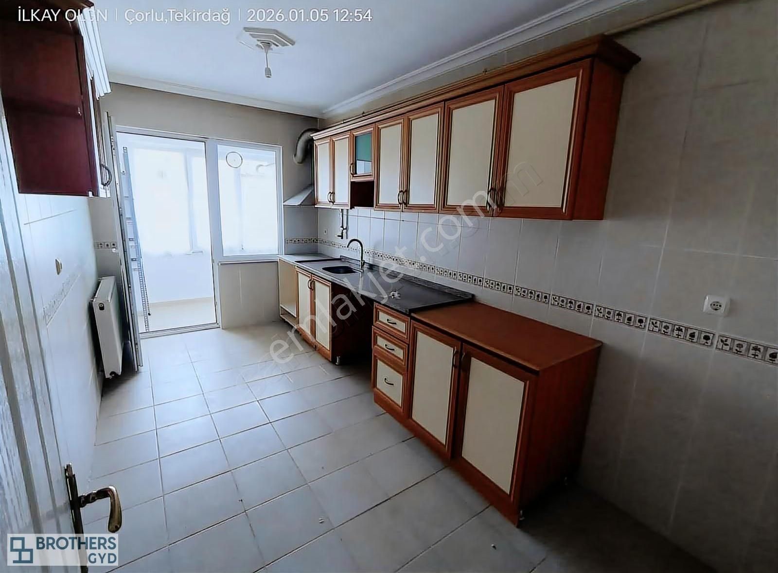 Brothersdan Askentte 18 Yaşında 110m2 2+1 Satılık Daire