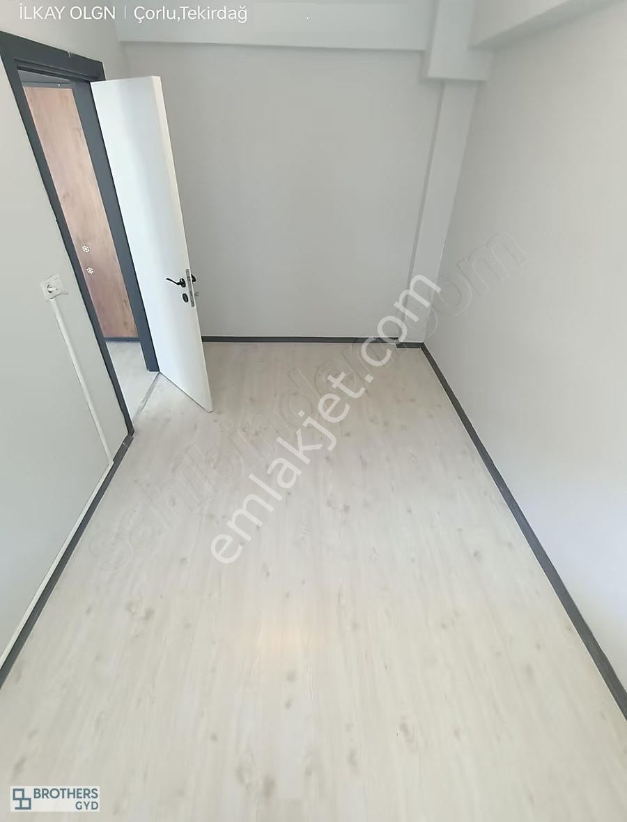 Brothersdan Zafer Mah. Havuz Cephe Satılık 1+1 Daire - Görsel 13