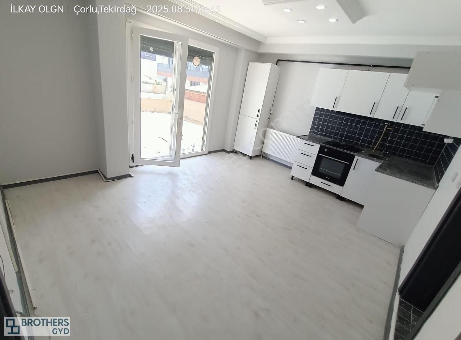 Brothersdan Zafer Mah. Havuz Cephe Satılık 1+1 Daire - Görsel 3