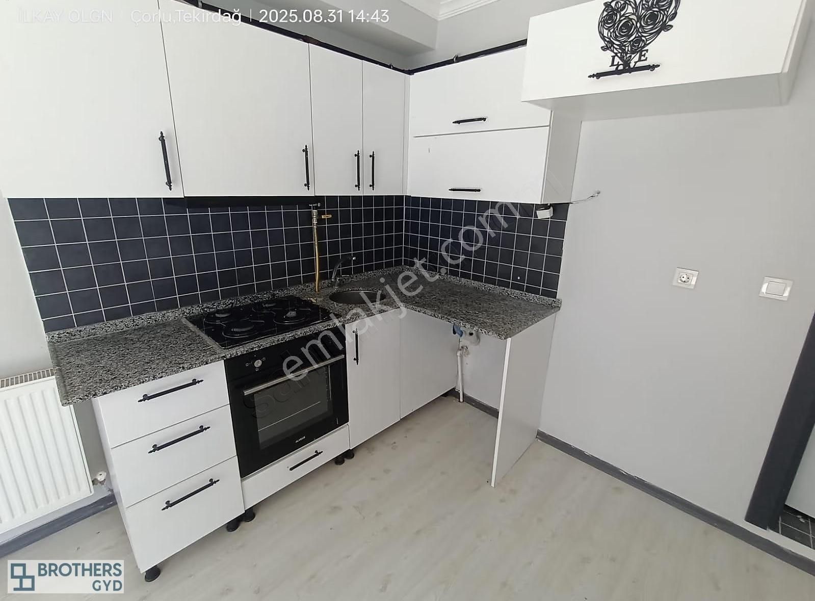 Brothersdan Zafer Mah. Havuz Cephe Satılık 1+1 Daire - Görsel 4