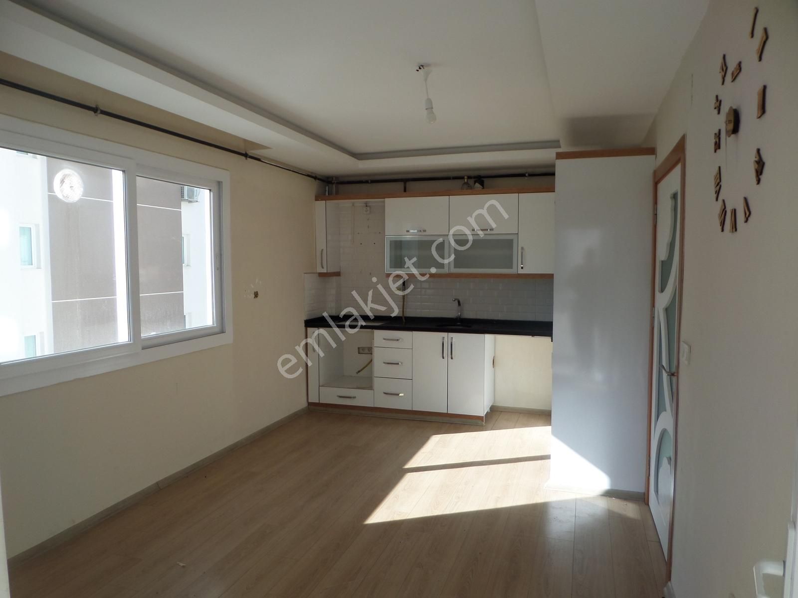 100.yılda Gül Emlak'tan,6.kat,3+1,açık Mut.temiz Kiralık Daire