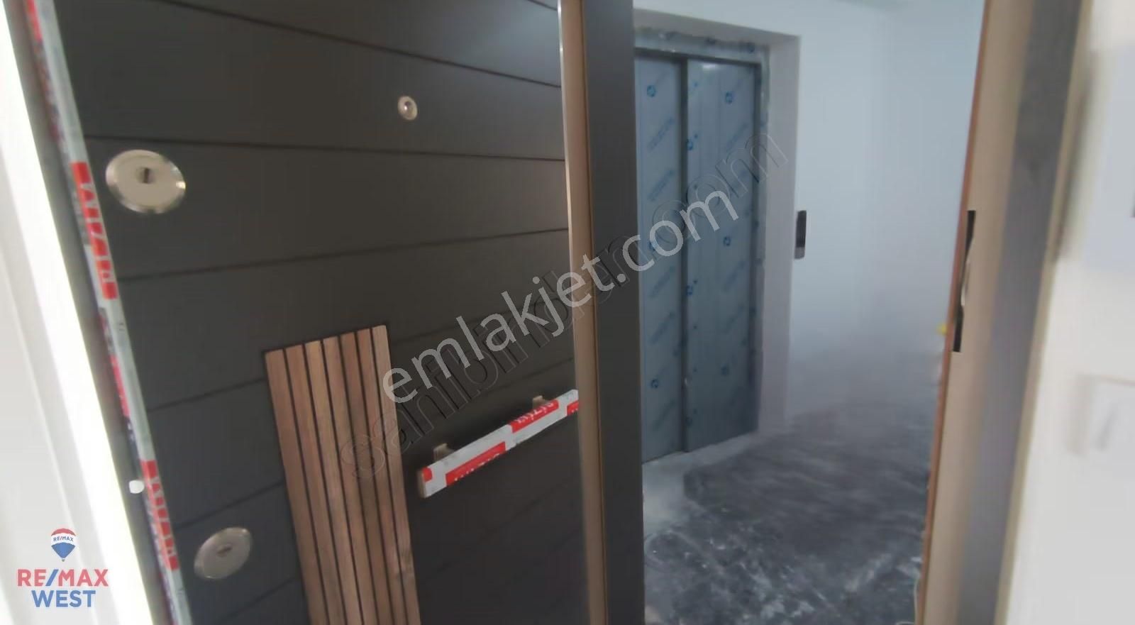 Karşıyaka Alaybey 0 Yeni Binada Kiralık İki Cephe 1+1 Daire - Görsel 8